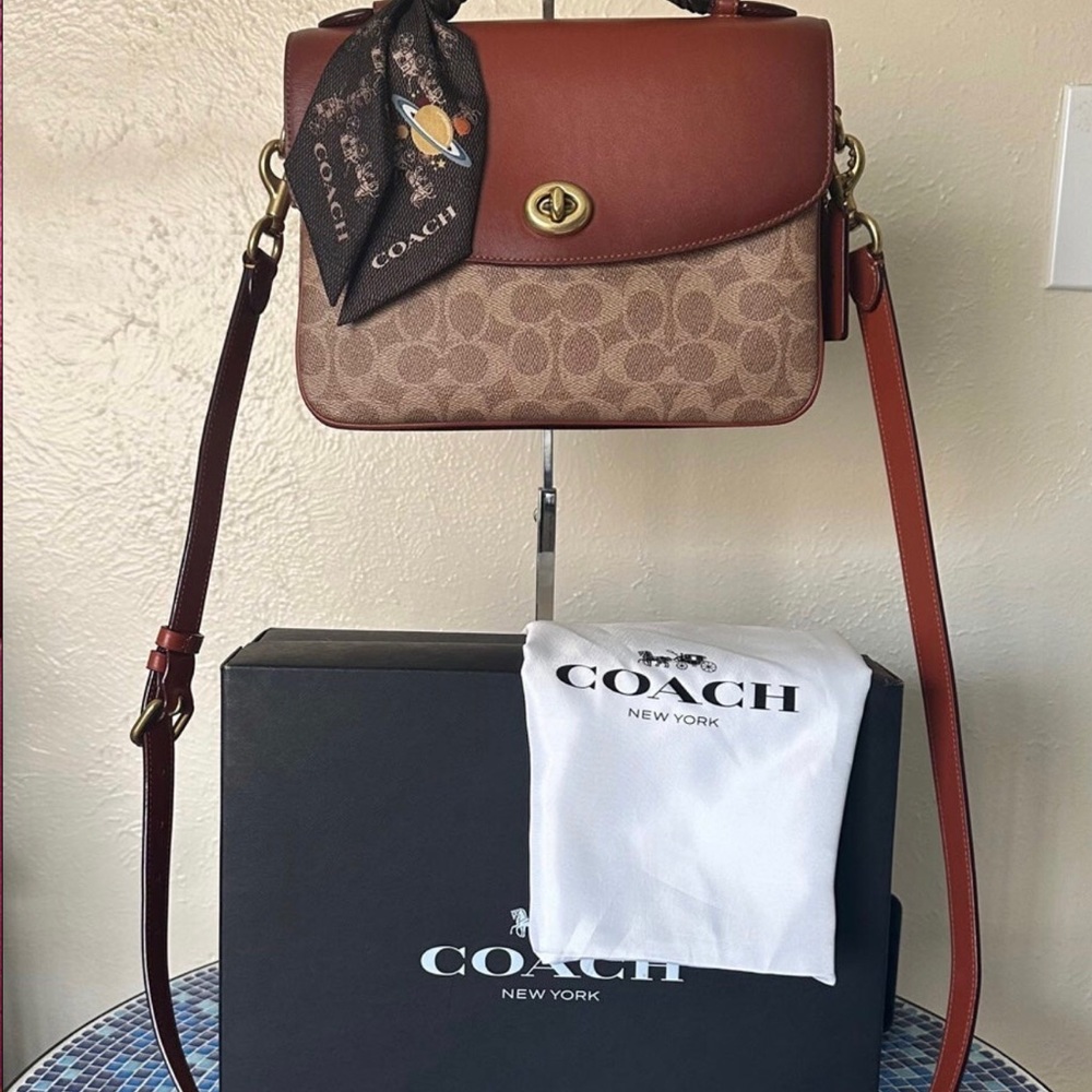 COPY - Coach Cassie in signature canvas